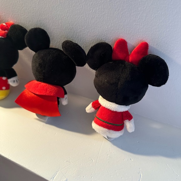 Sweet set of 5 Mickey and Minnie, lovable Hallmark itty bitty’s ♥️✨ Free gifts!! - Picture 8 of 9
